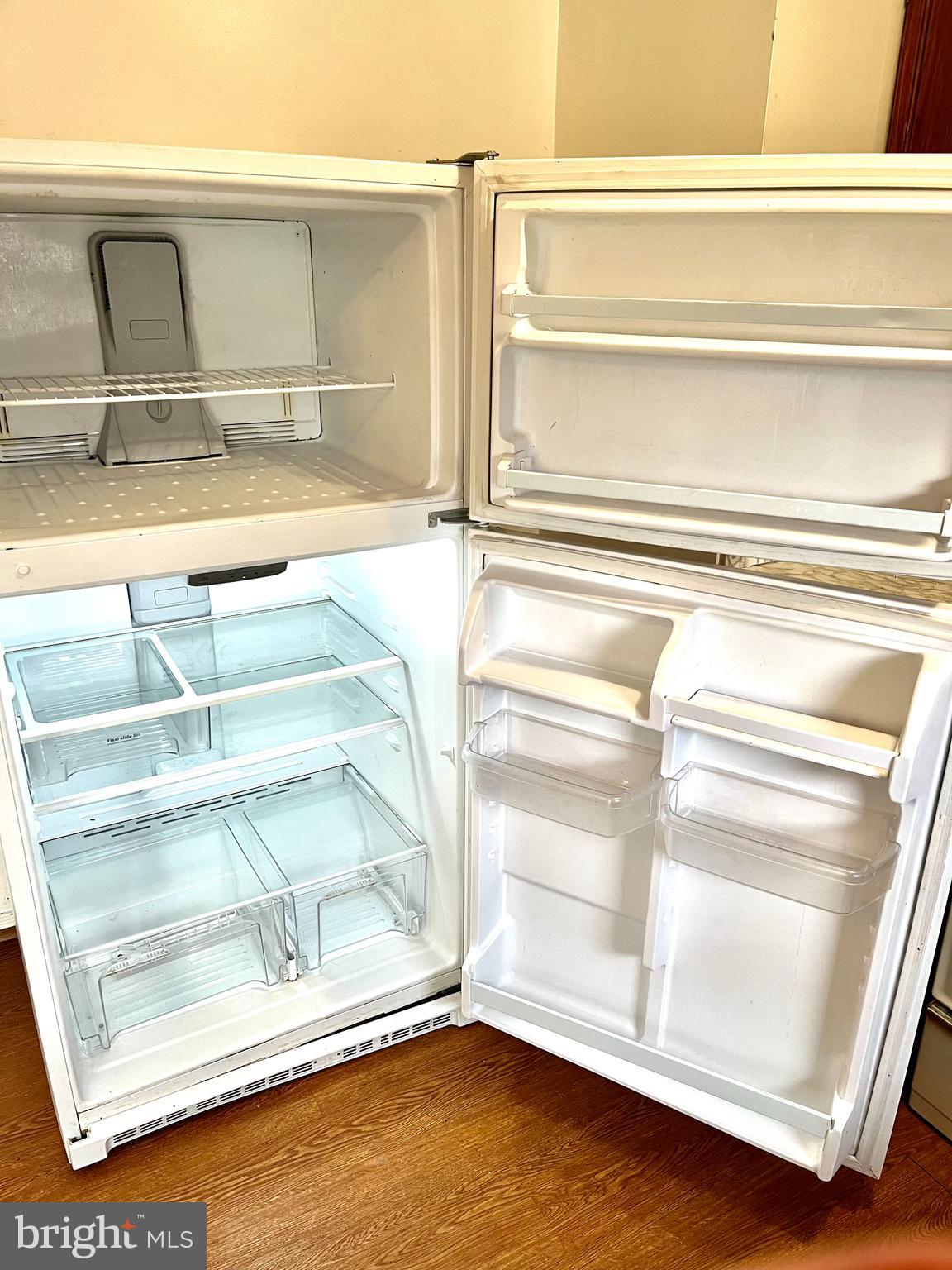 TOWERING OAKS - Residential