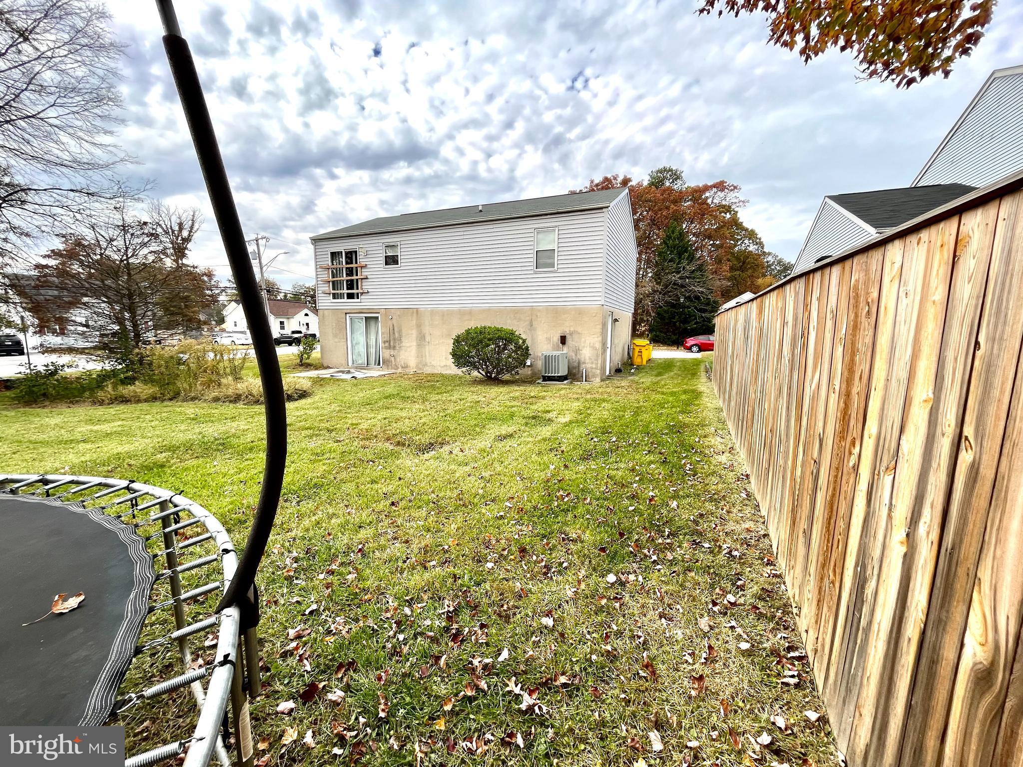 TOWERING OAKS - Residential