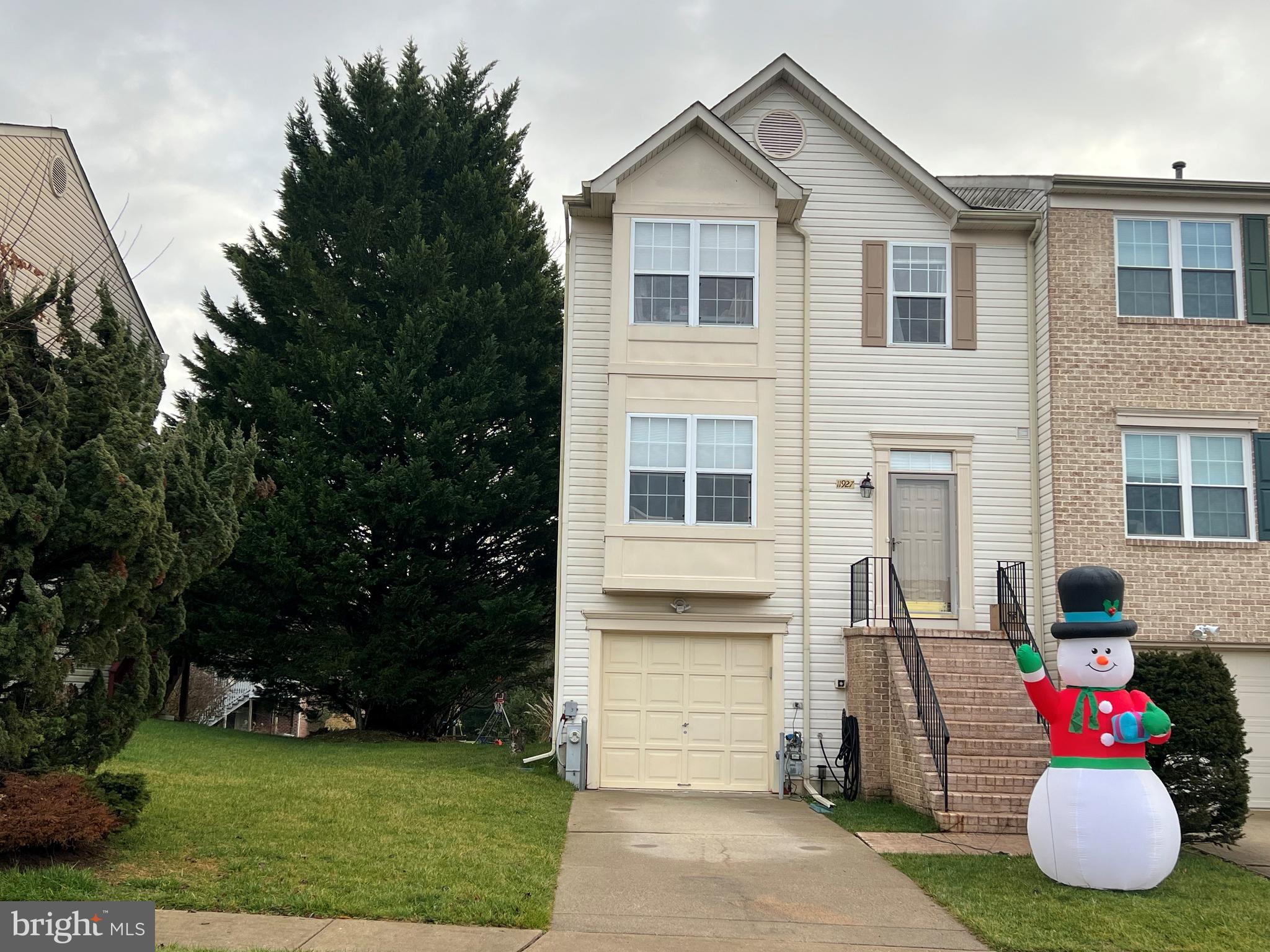 HUNTERS RUN - Residential Lease