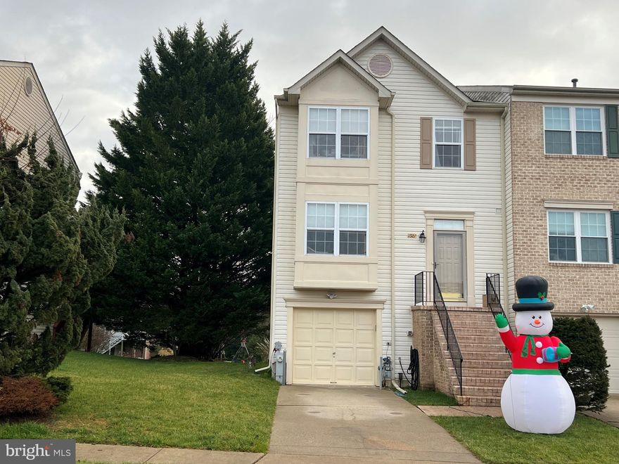 Beautiful TH for rent in Hunters Run.   Very large 2200 Sq ft home with One car Garage, 3 bedrooms, 2 Full bathrooms,  2 Half bath.  This is an End of group townhouse to provide maximum privacy and sunlight.  Granite countertops, flooring is Hardwood + Carpet throughout, Fresh paint.  Enjoy the beautiful composite Deck, and walk, run, or bike on the nearby NCR trail.  Don't miss this one!!!