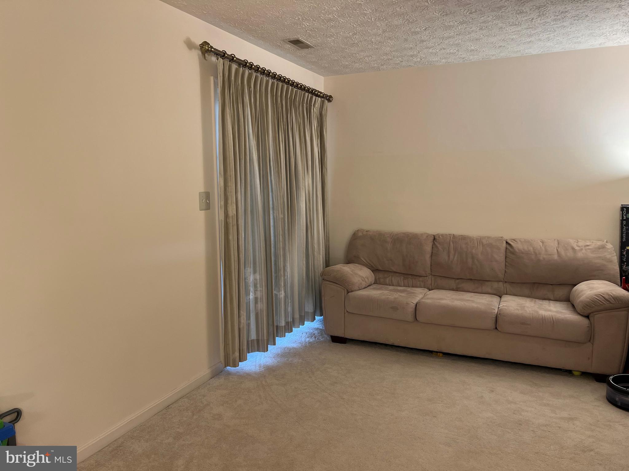 HUNTERS RUN - Residential Lease