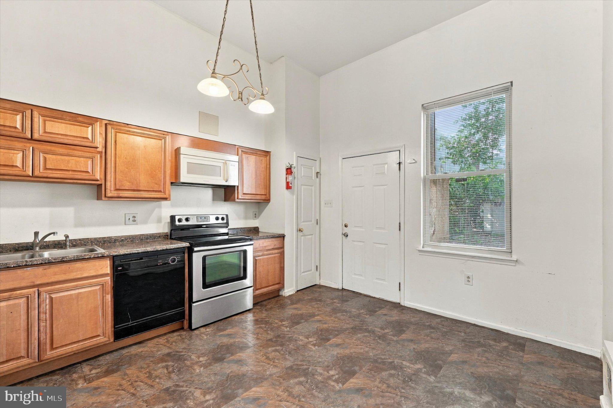 1530 N 18TH STREET