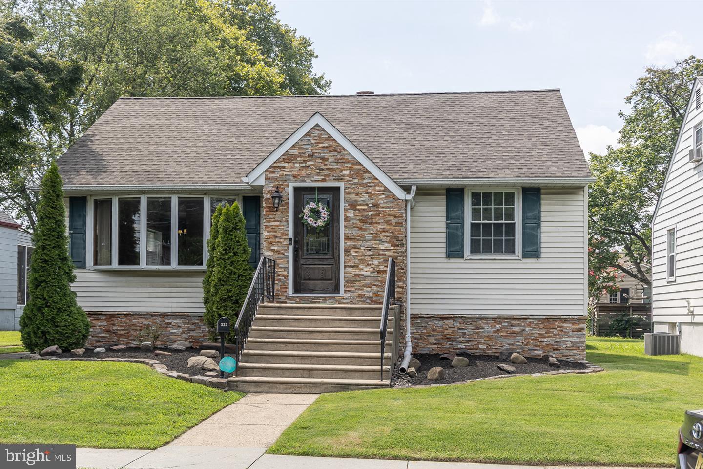 323 ORLANDO AVENUE