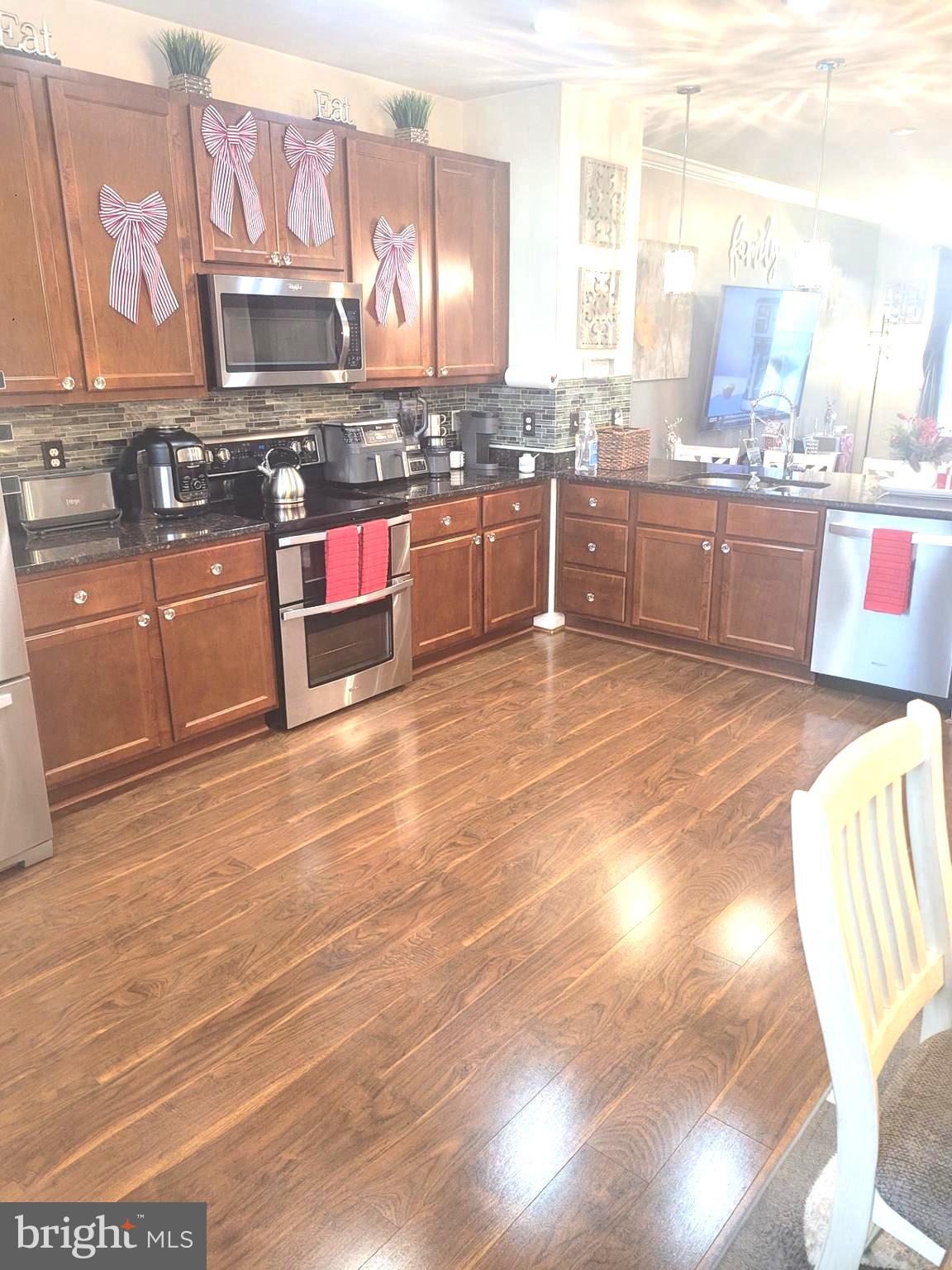 7819 FIVE OAKS COURT