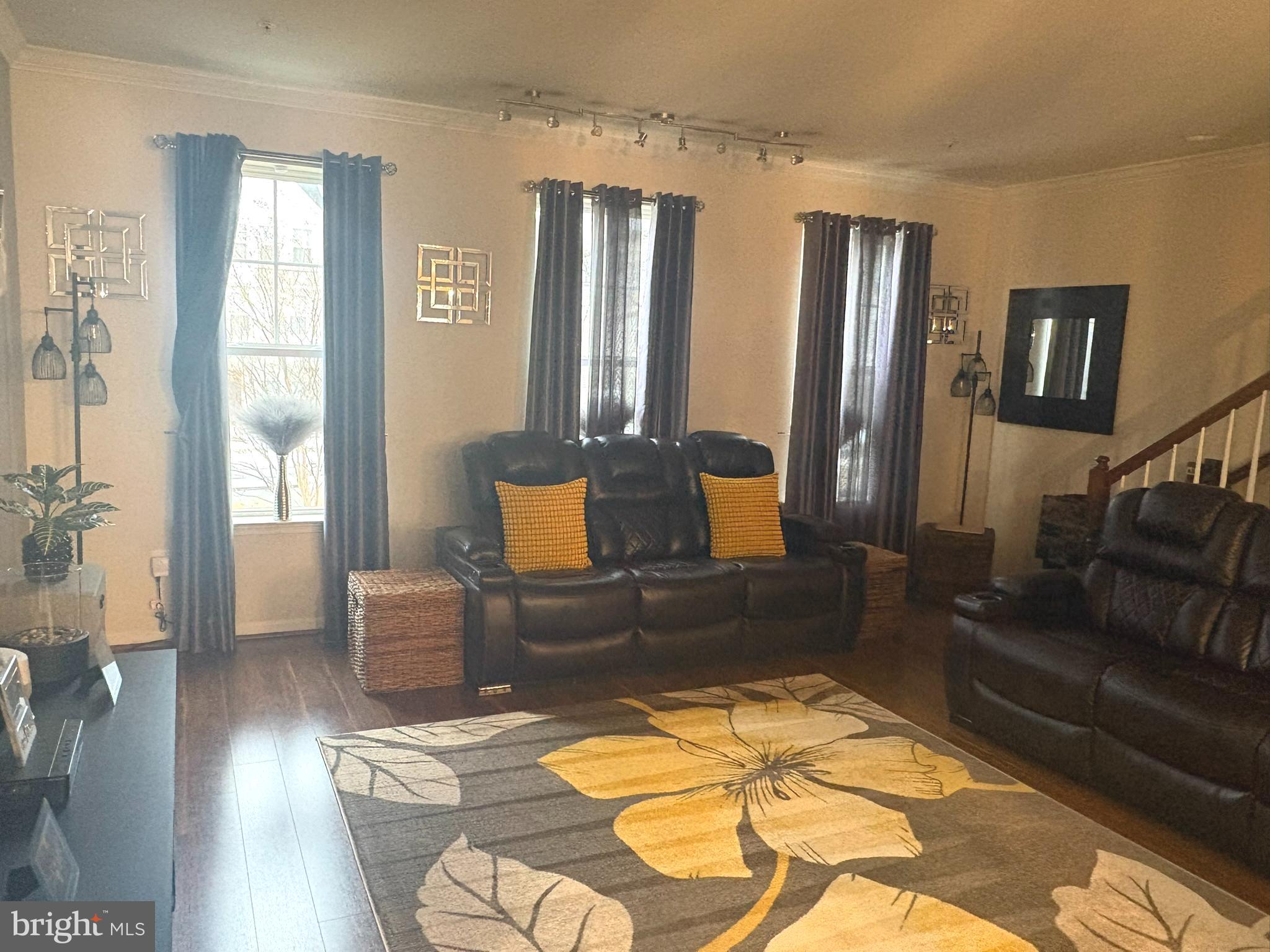 7819 FIVE OAKS COURT