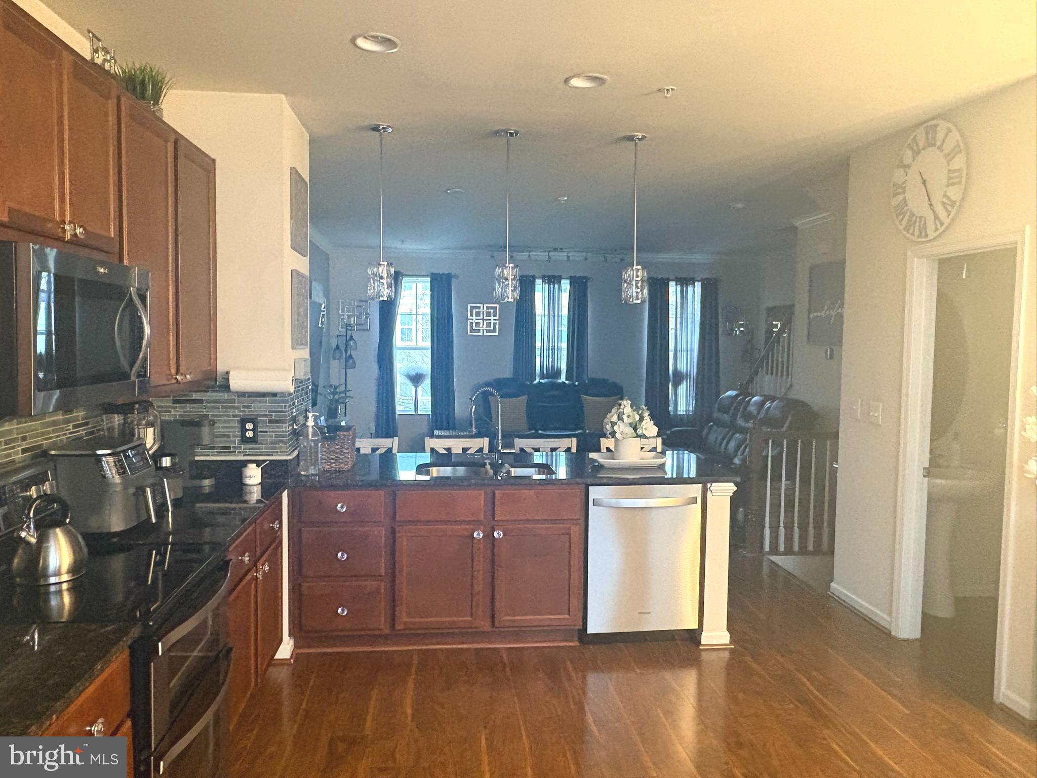 7819 FIVE OAKS COURT