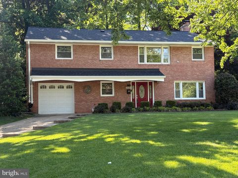 Photo of 7500 Long Pine Drive, SPRINGFIELD, VA 22151 (MLS # VAFX2314058)