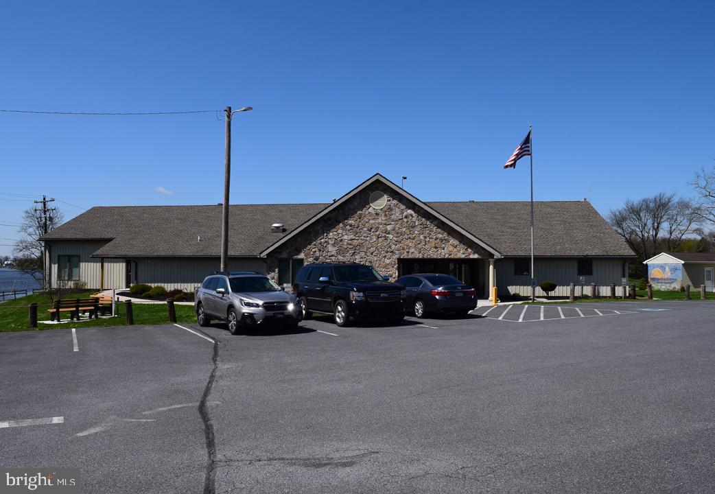 LAKE HERITAGE - Residential