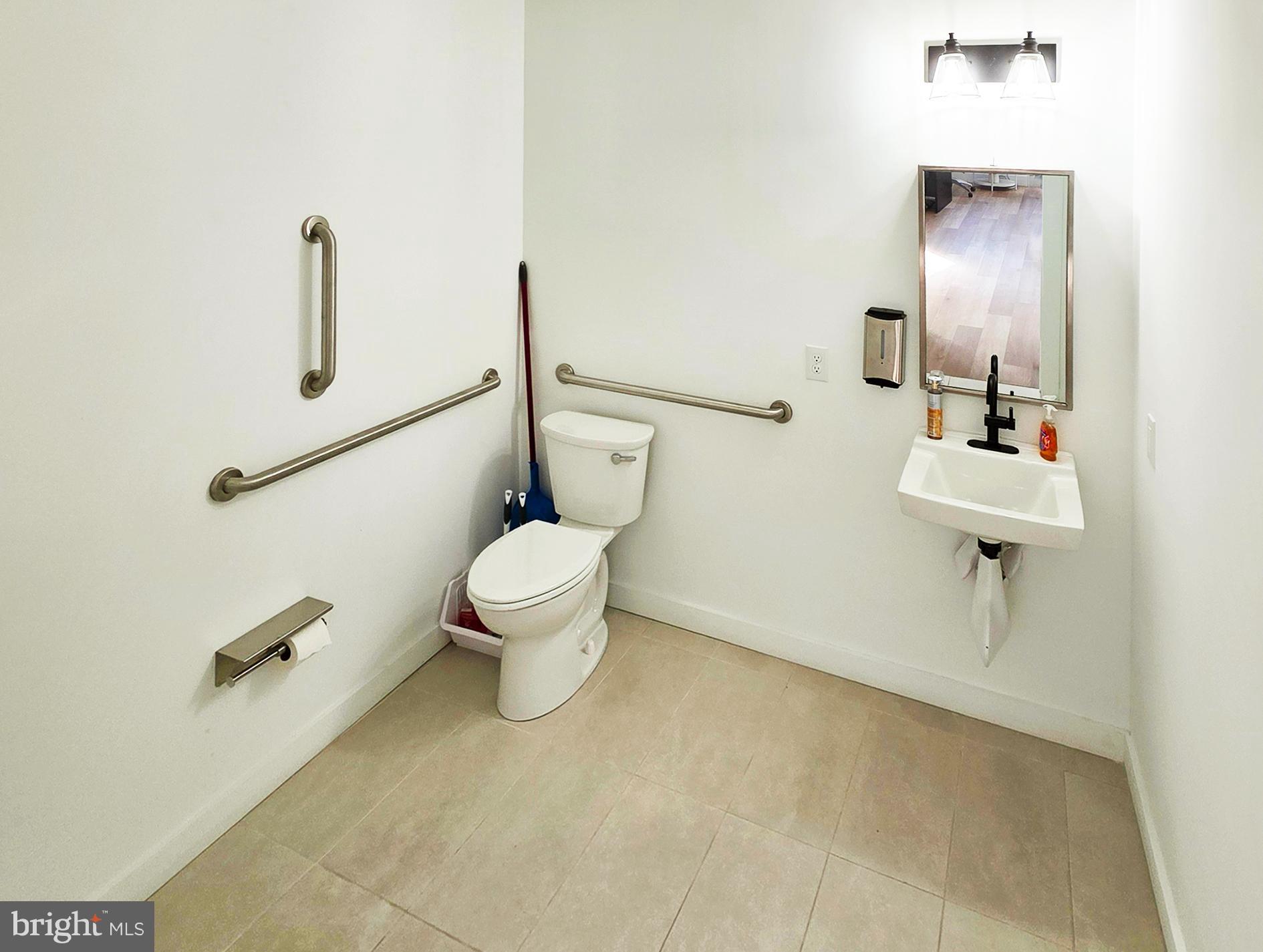 GERMANTOWN - Commercial Lease