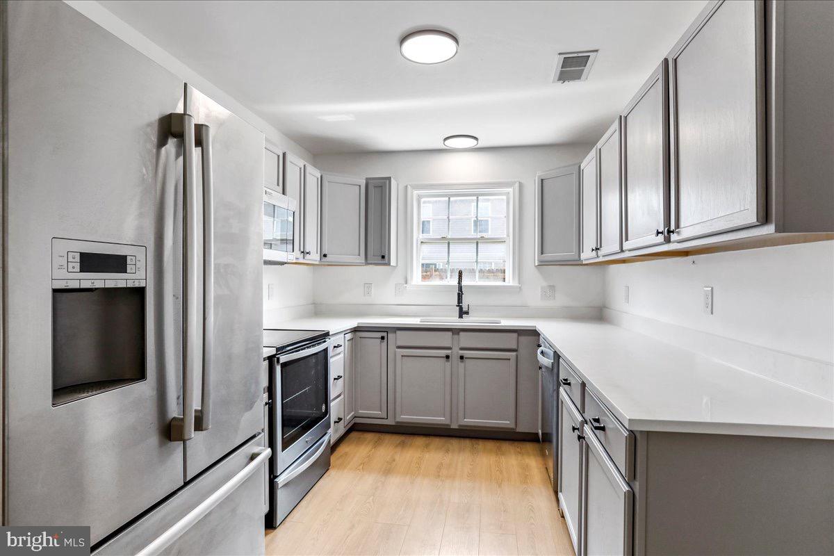 THE TOWNES OF RIDGEWAY - Residential