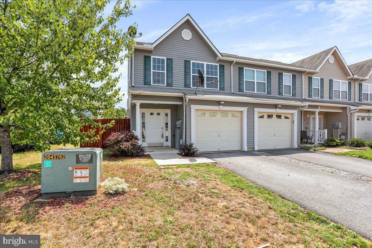 THE TOWNES OF RIDGEWAY - Residential