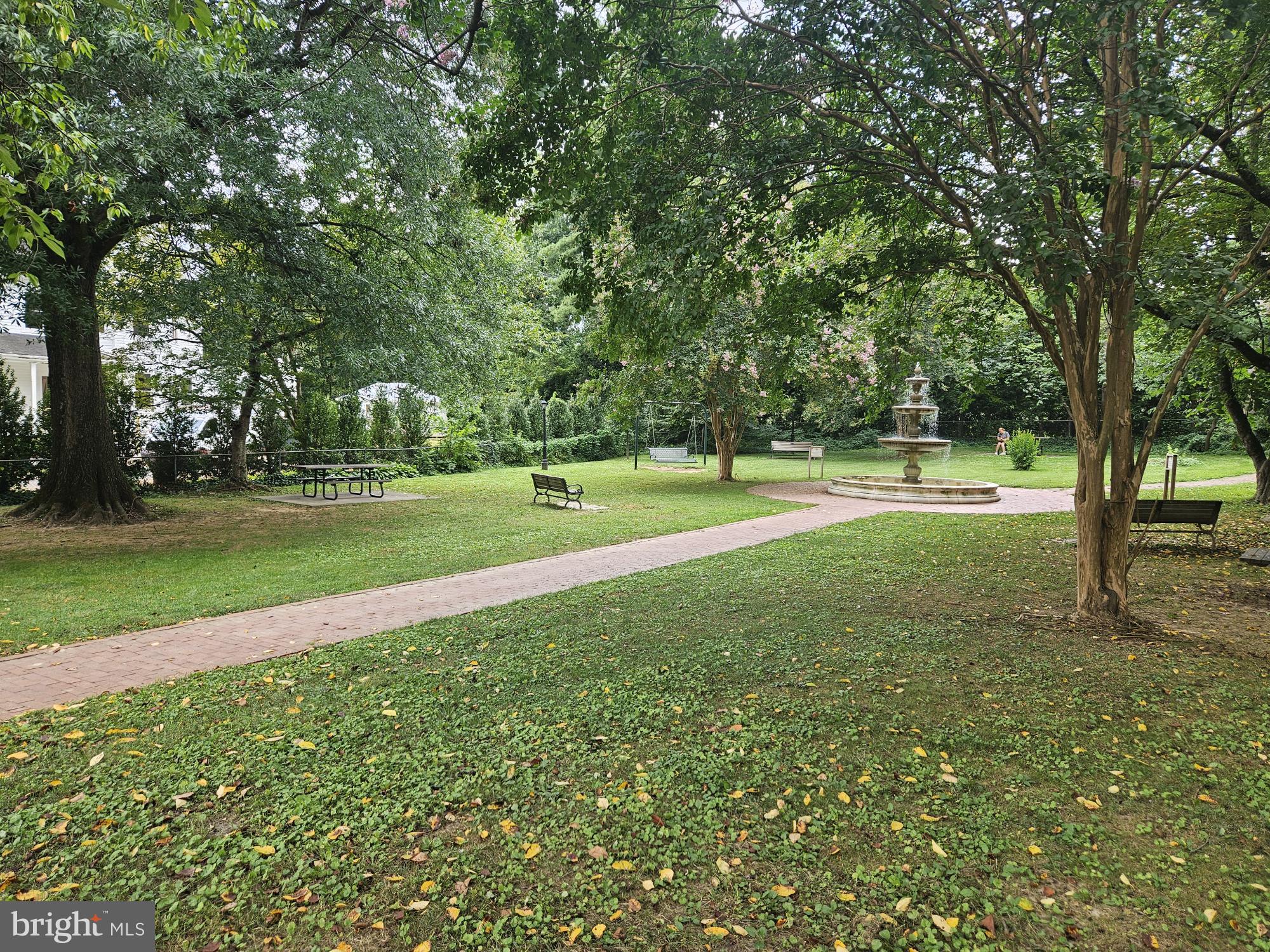 ROCK CREEK PALISADES - Residential