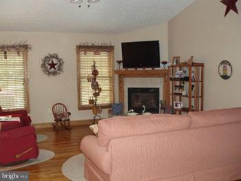 FAIRVIEW OAKS - Residential