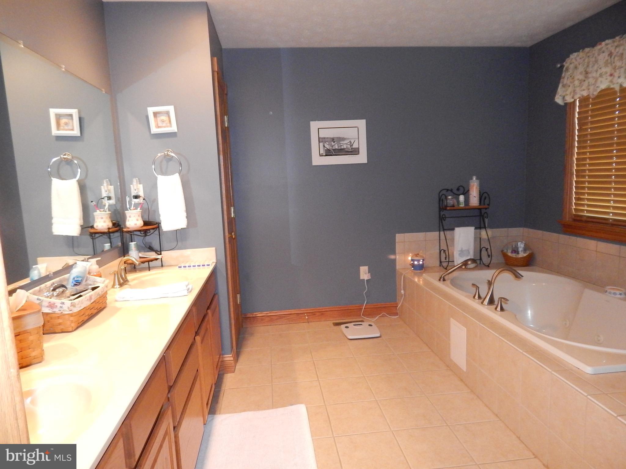 FAIRVIEW OAKS - Residential