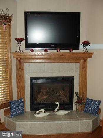 FAIRVIEW OAKS - Residential