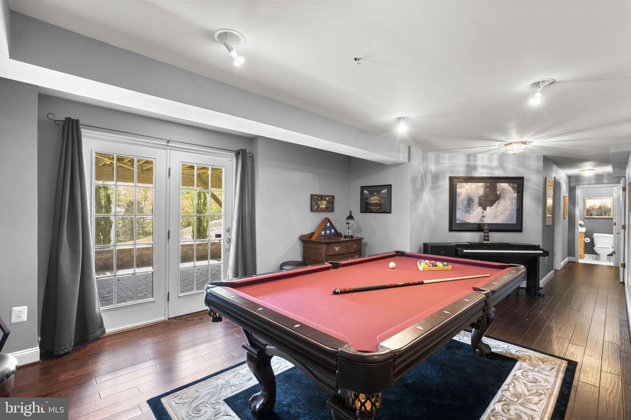 COLESVILLE OUTSIDE - Residential