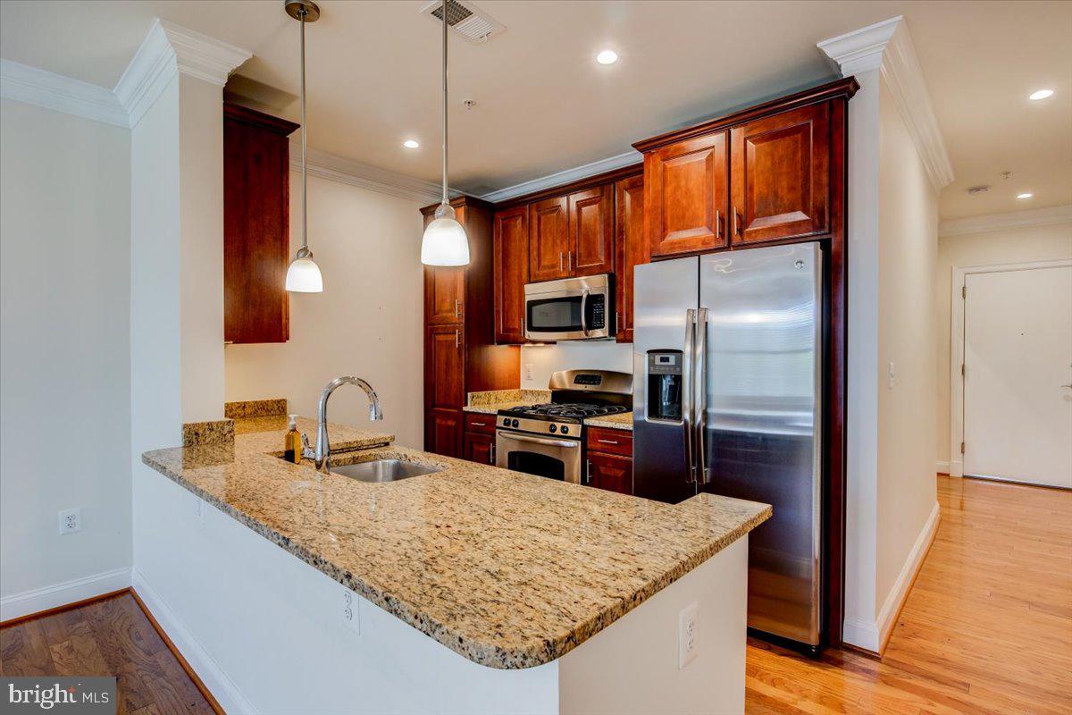 ABINGDON ROW - Residential Lease