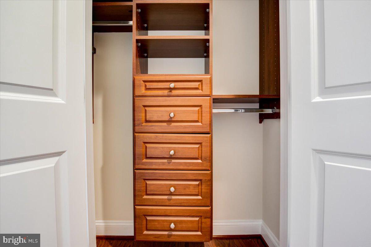 ABINGDON ROW - Residential Lease