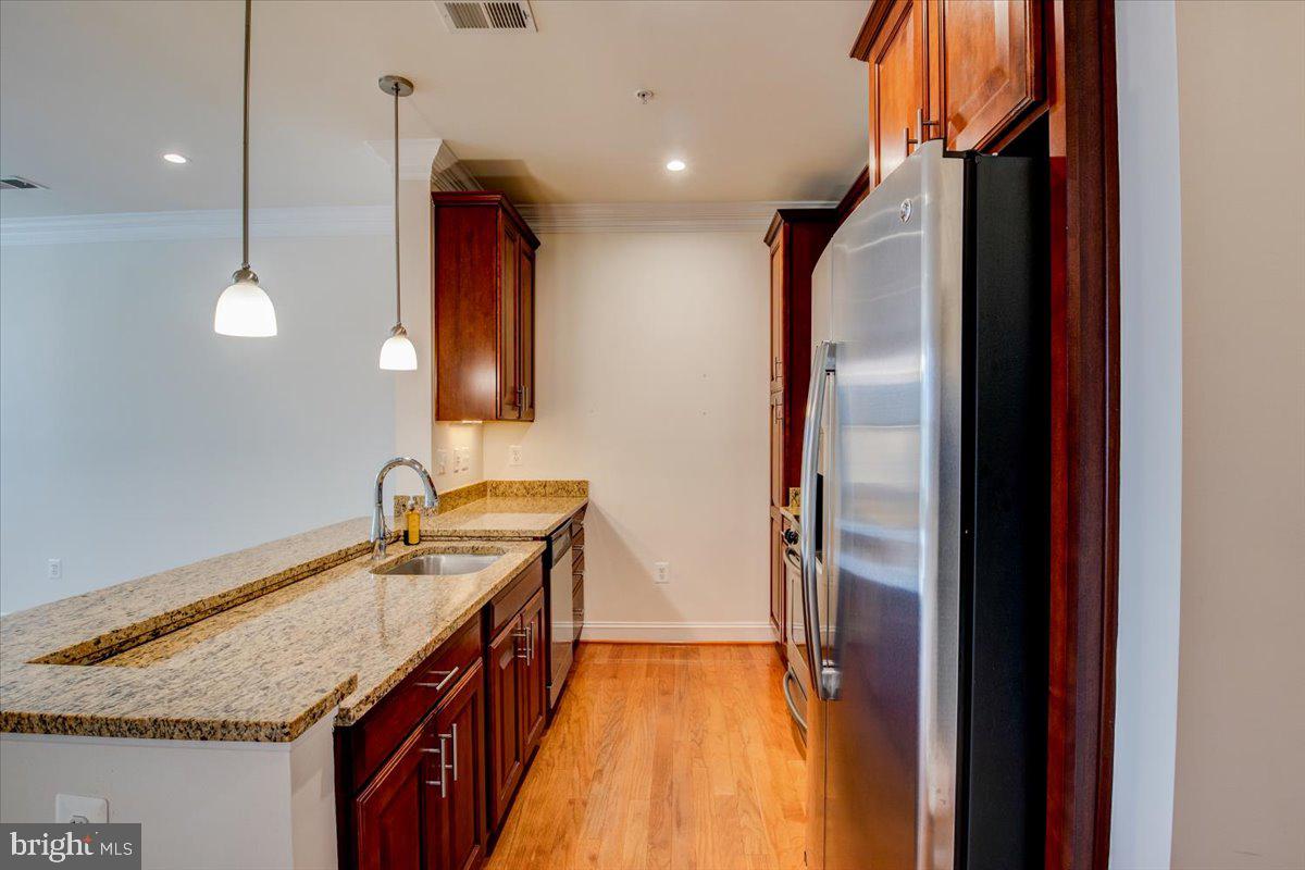 ABINGDON ROW - Residential Lease