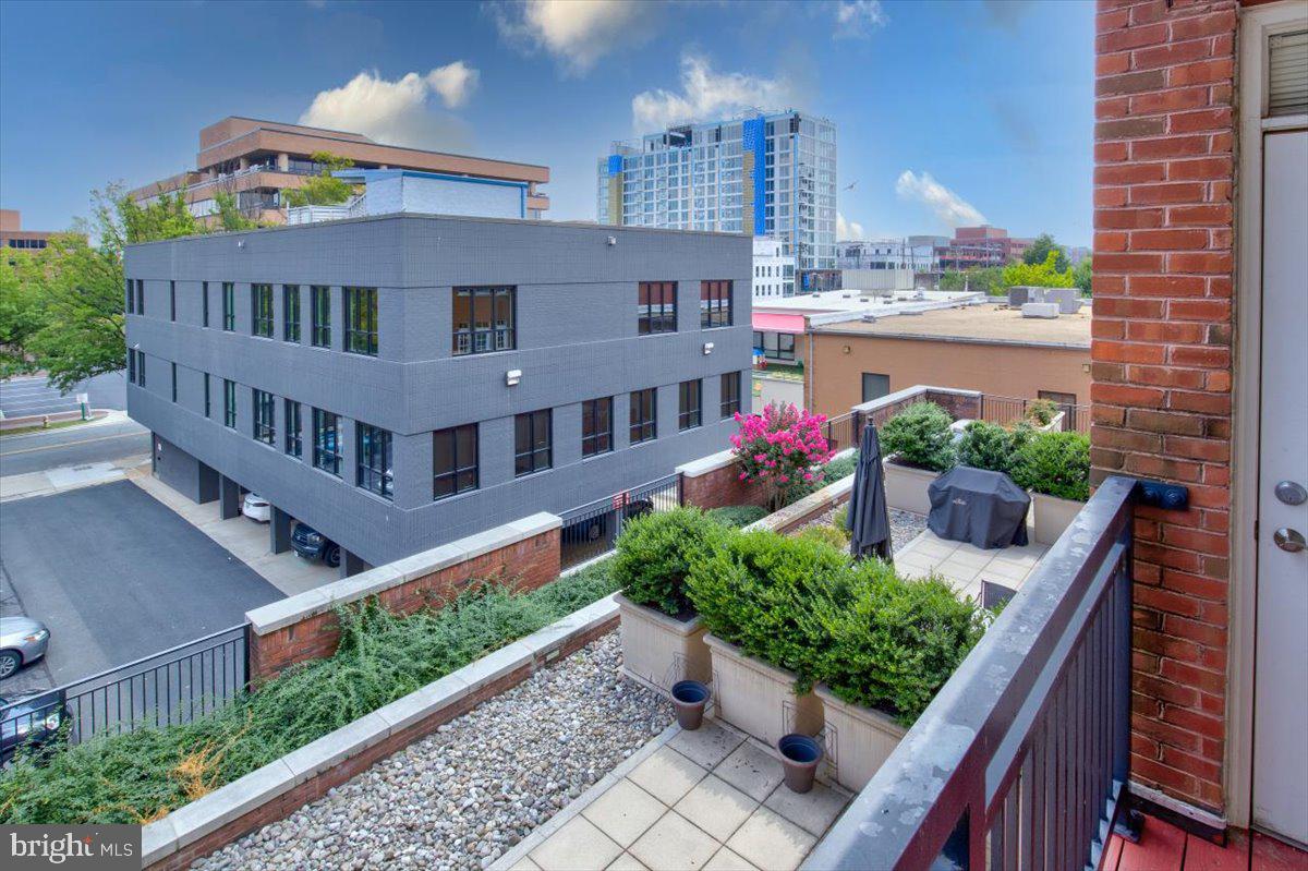 ABINGDON ROW - Residential Lease