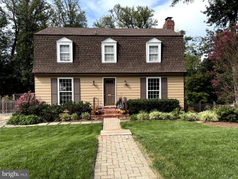 Homes For Sale - 7612 Winterberry Place<br/> BETHESDA, MD 20817