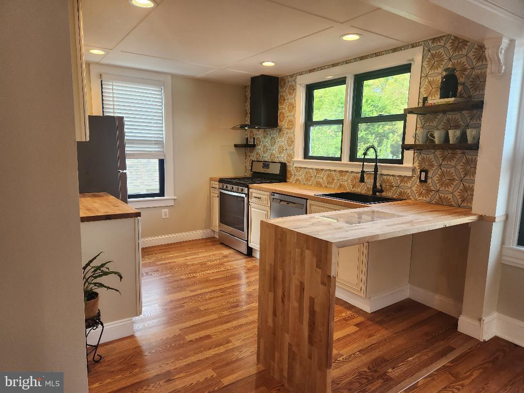 20 W COLLEGE AVENUE 3