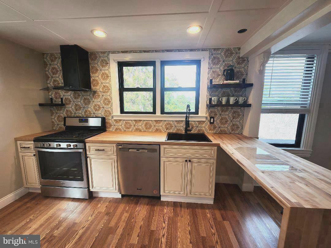 20 W COLLEGE AVENUE 3