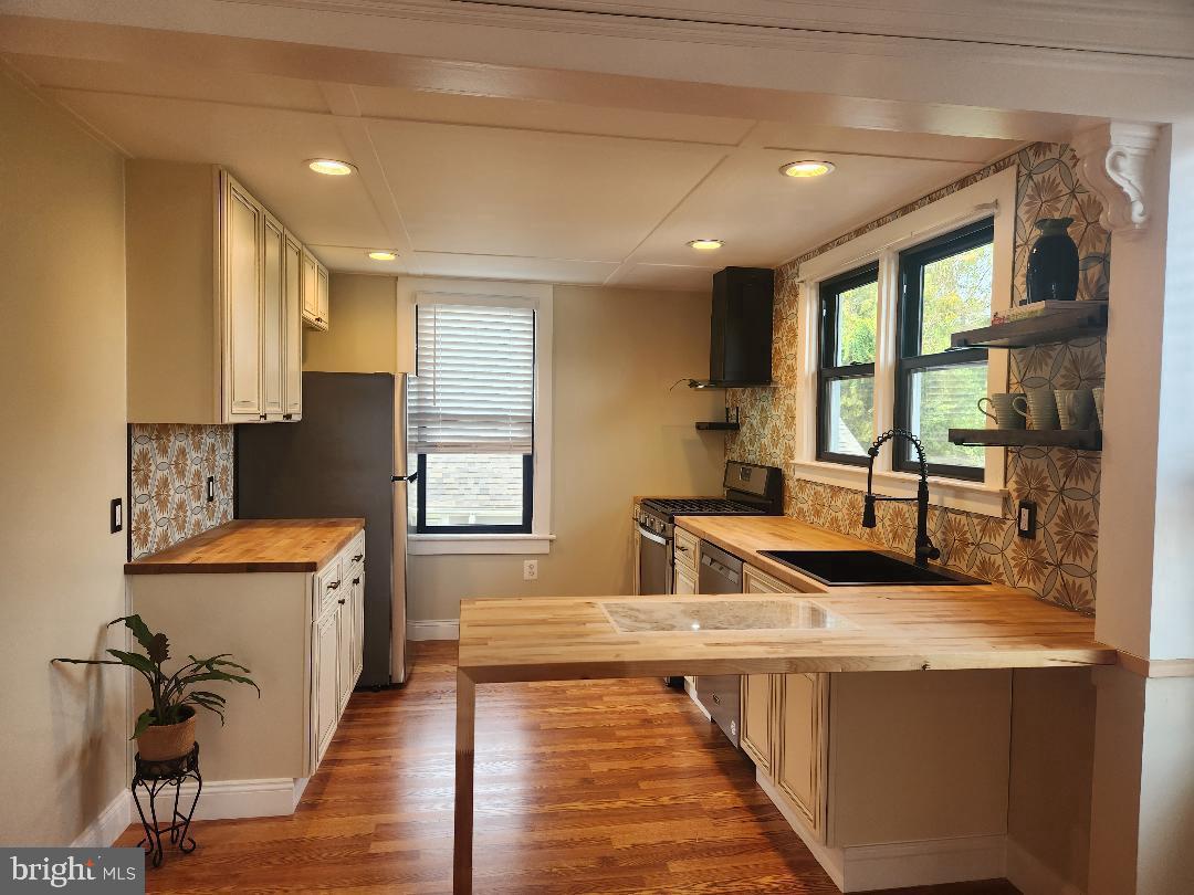 20 W COLLEGE AVENUE 3
