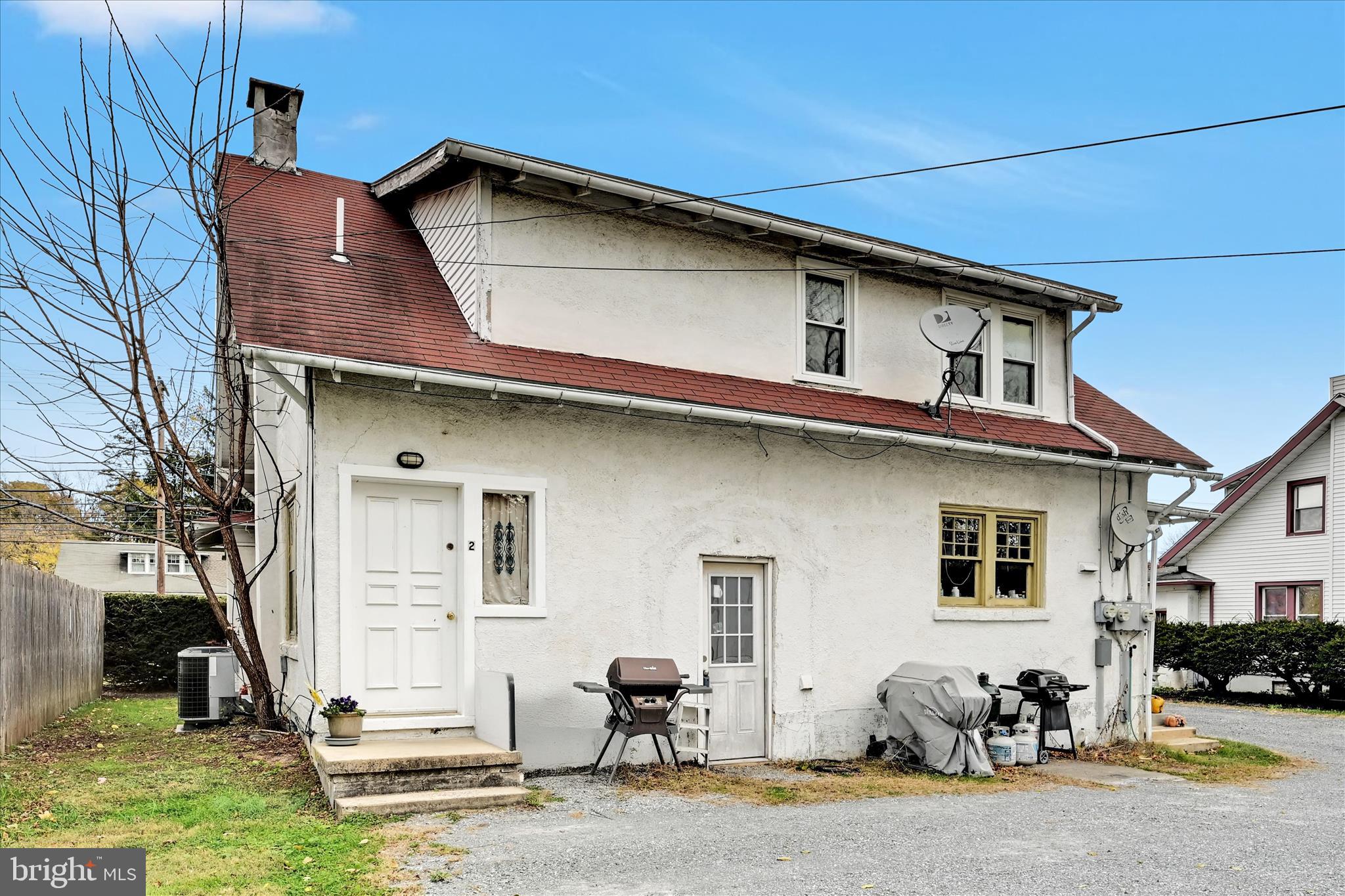 Main image without alt text