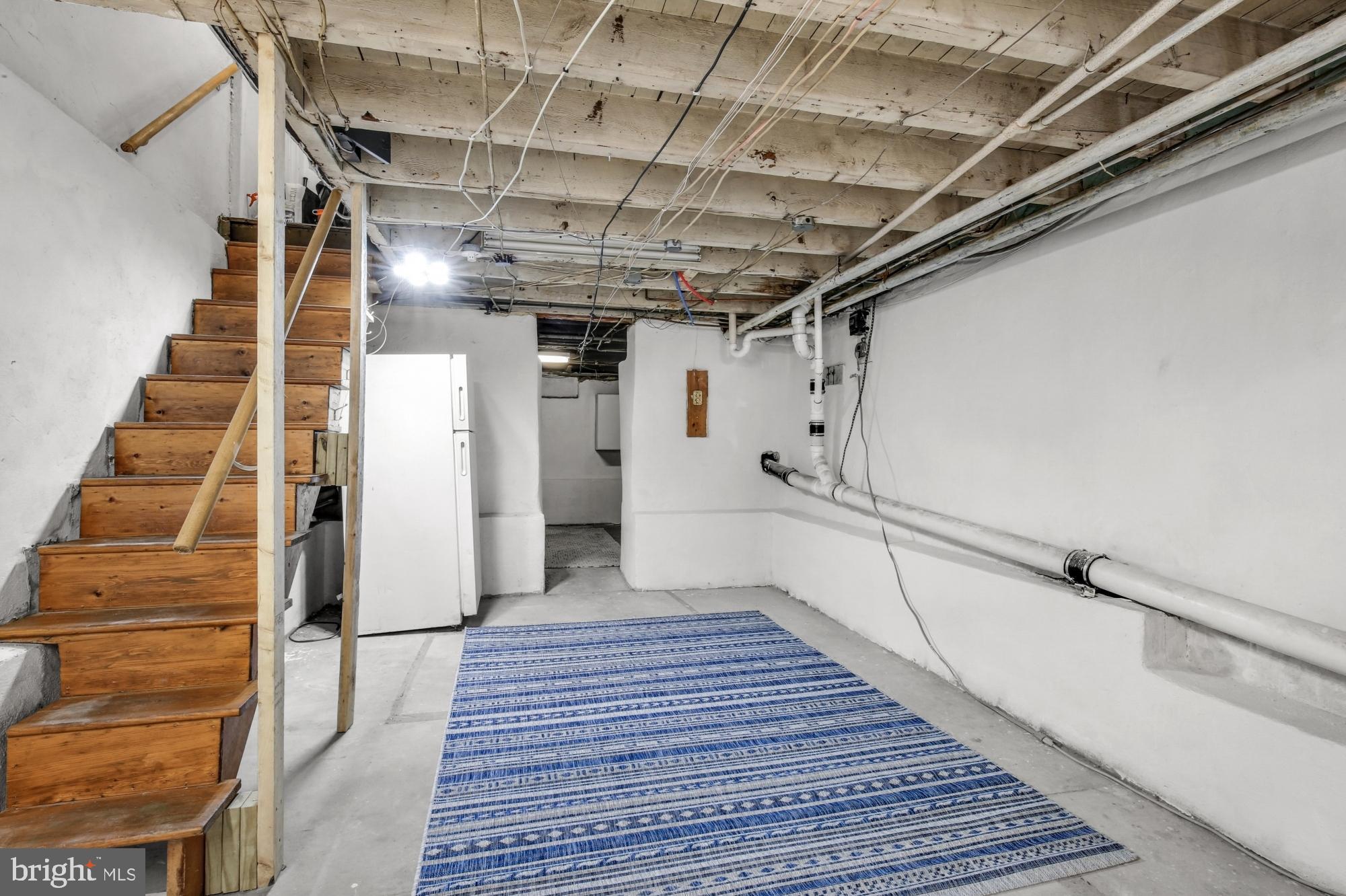 GIRARD ESTATES - Residential Lease