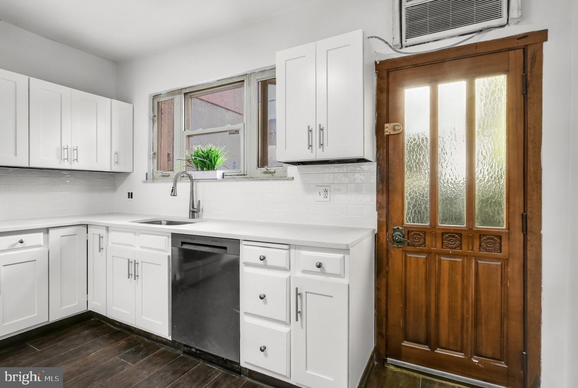 GIRARD ESTATES - Residential Lease