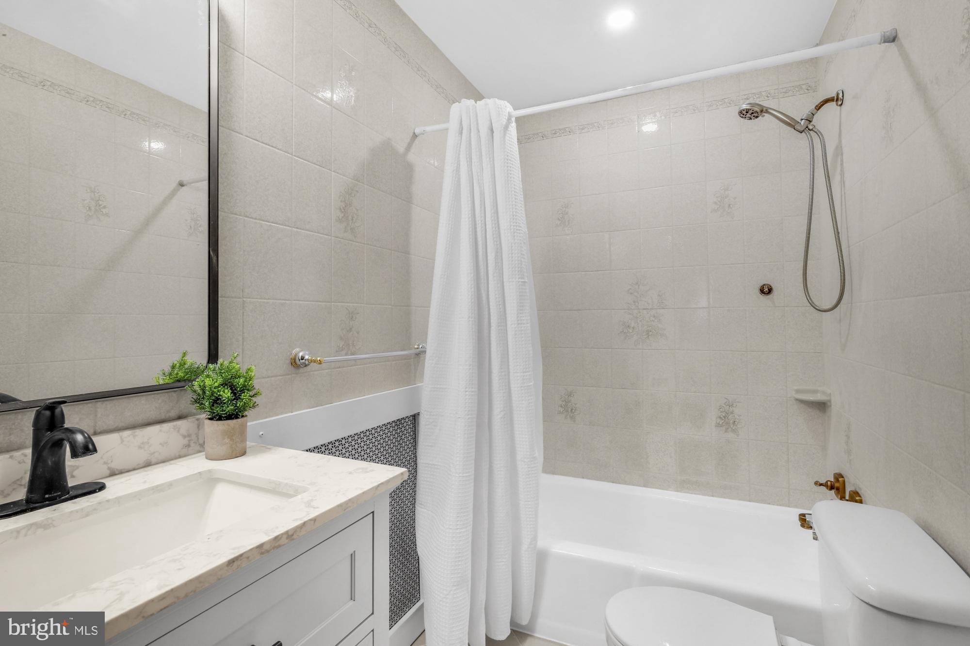 GIRARD ESTATES - Residential Lease