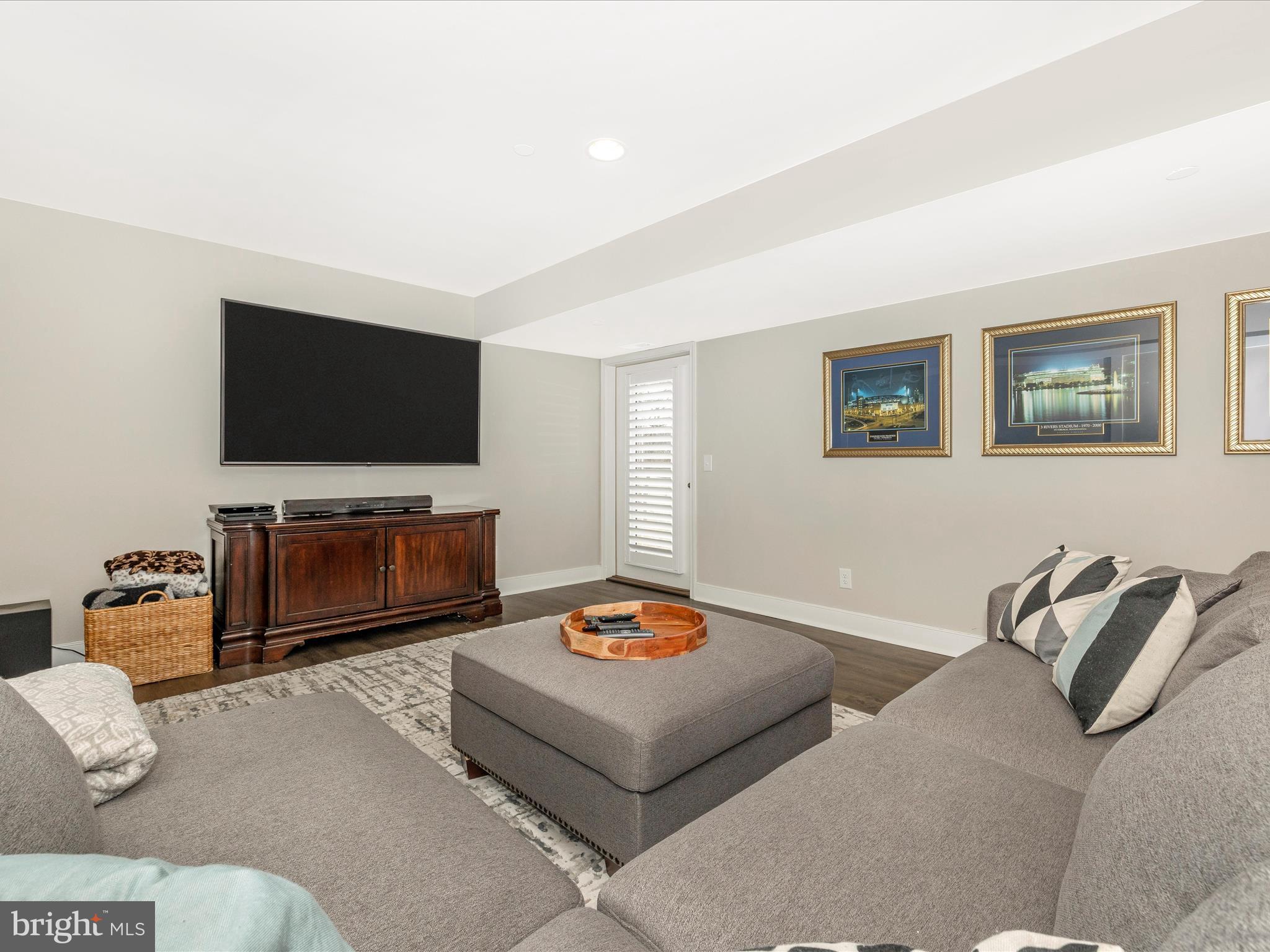 PAINTED ARCH PASS - Residential