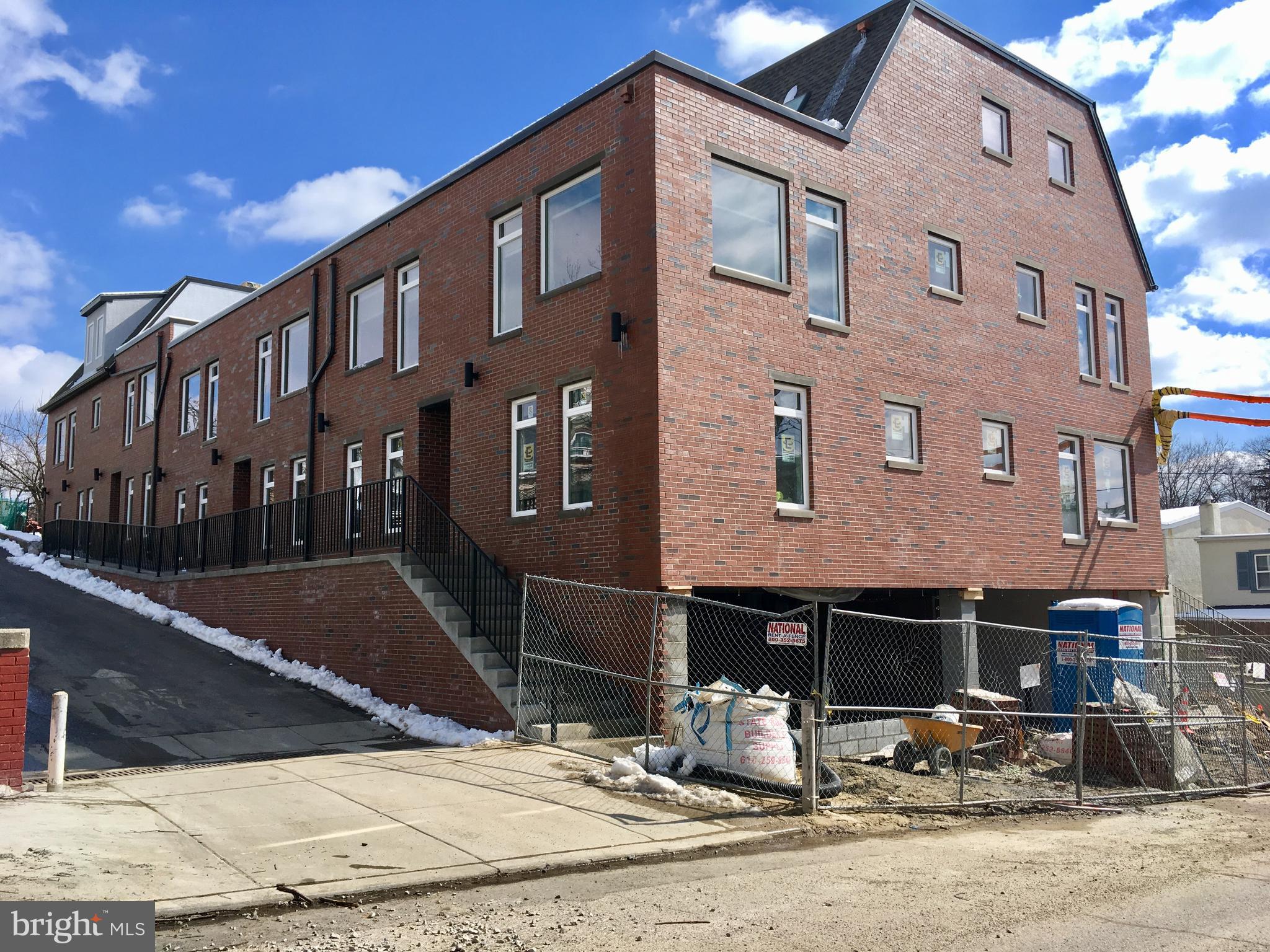 ROXBOROUGH - Residential Lease