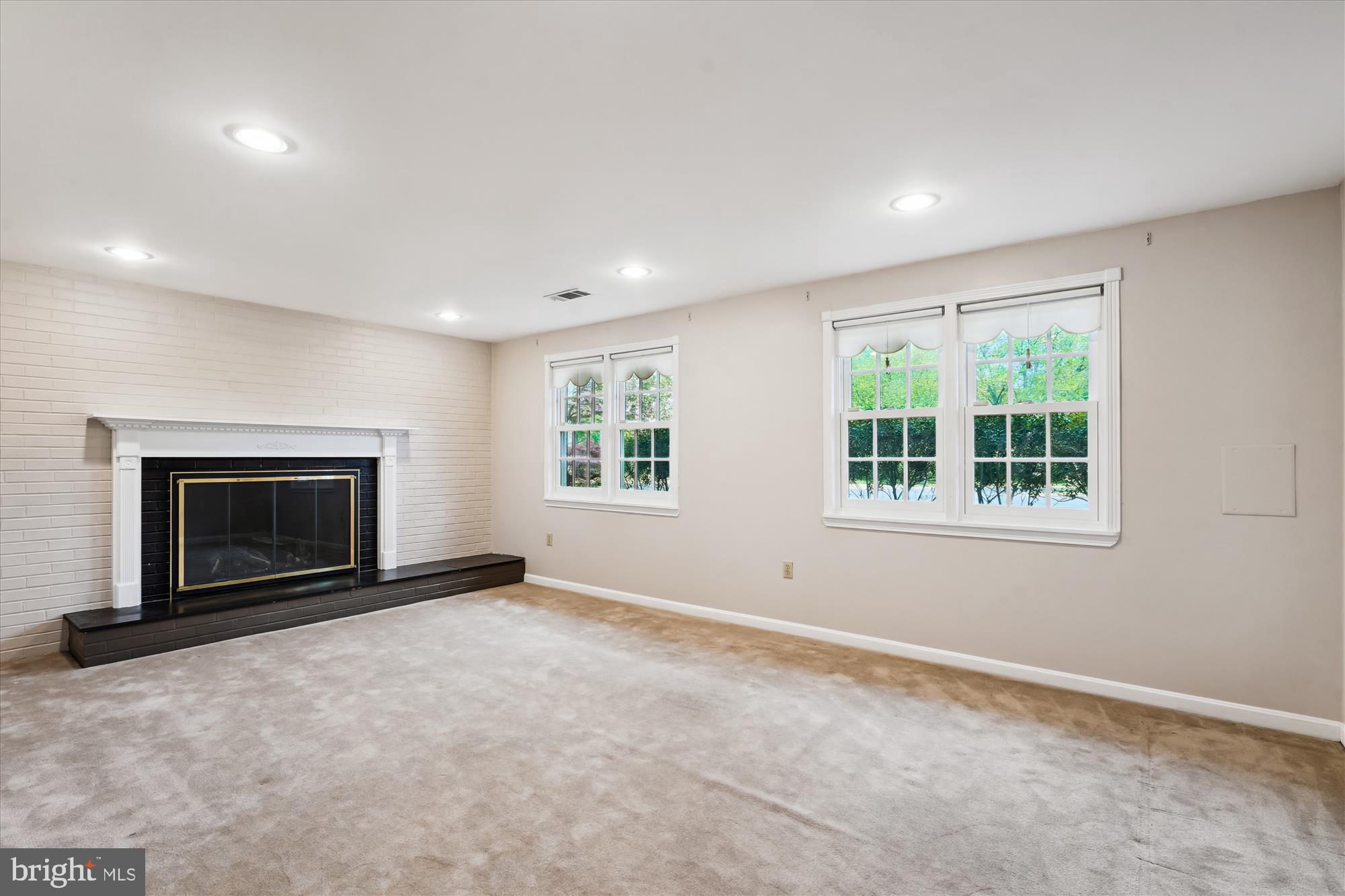 SHOUSE VILLAGE - Residential