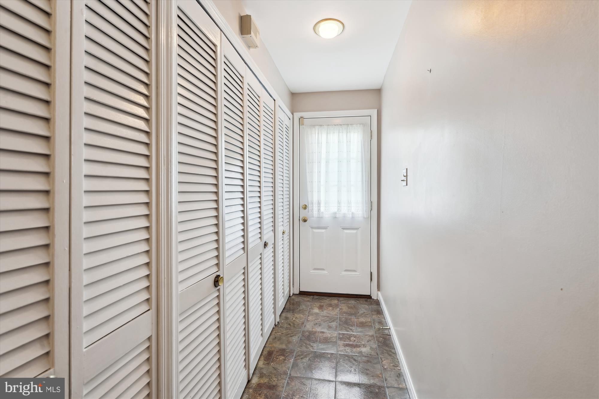 SHOUSE VILLAGE - Residential