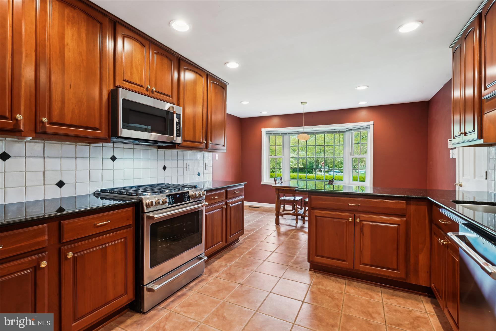 SHOUSE VILLAGE - Residential