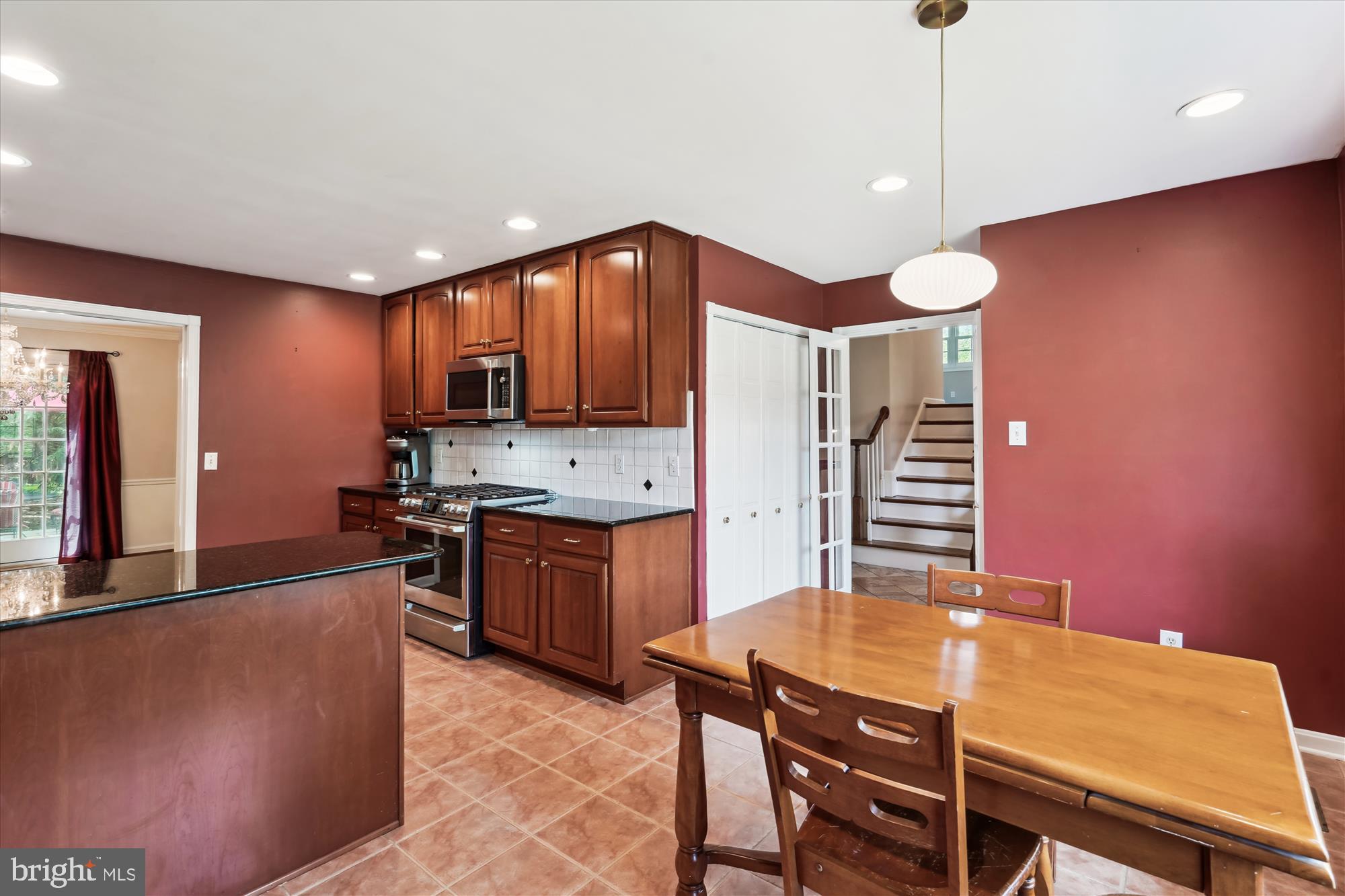 SHOUSE VILLAGE - Residential