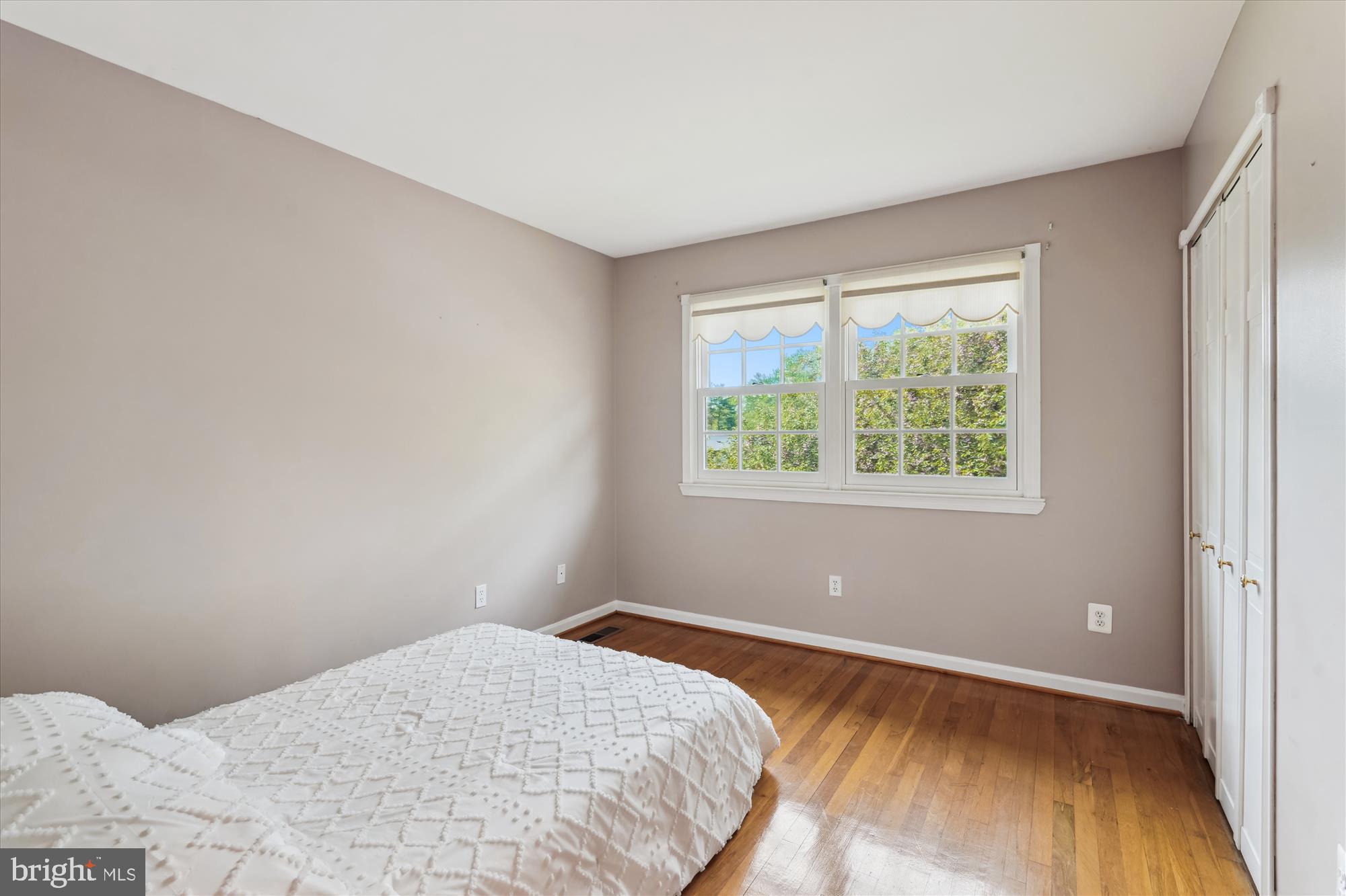 SHOUSE VILLAGE - Residential