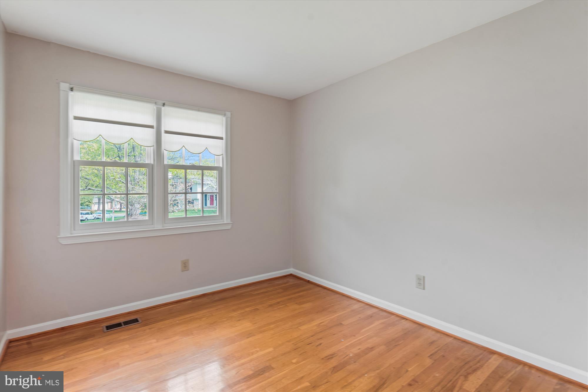 SHOUSE VILLAGE - Residential