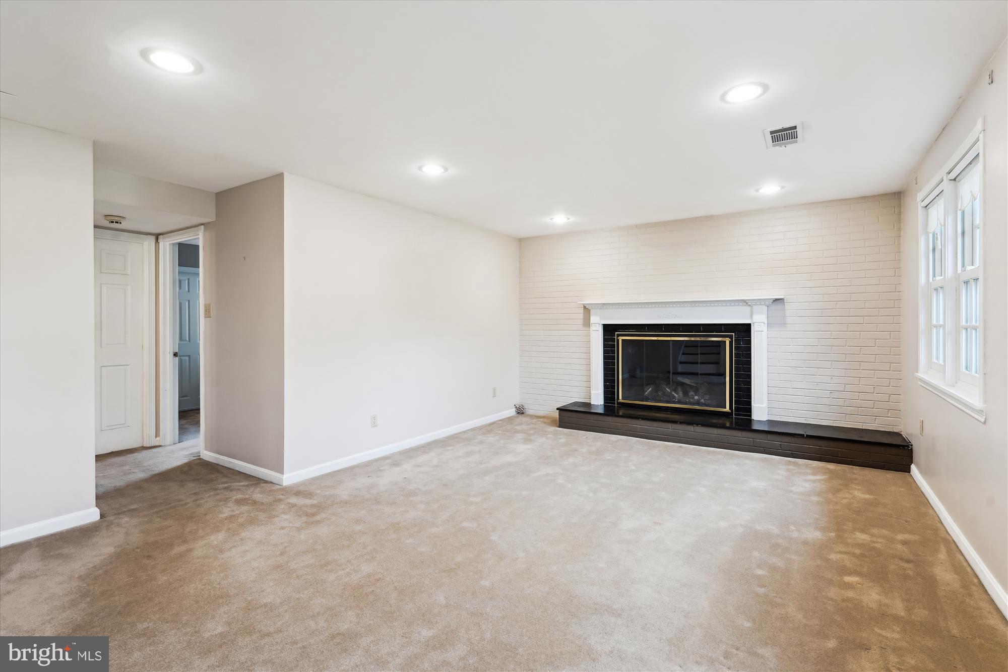 SHOUSE VILLAGE - Residential