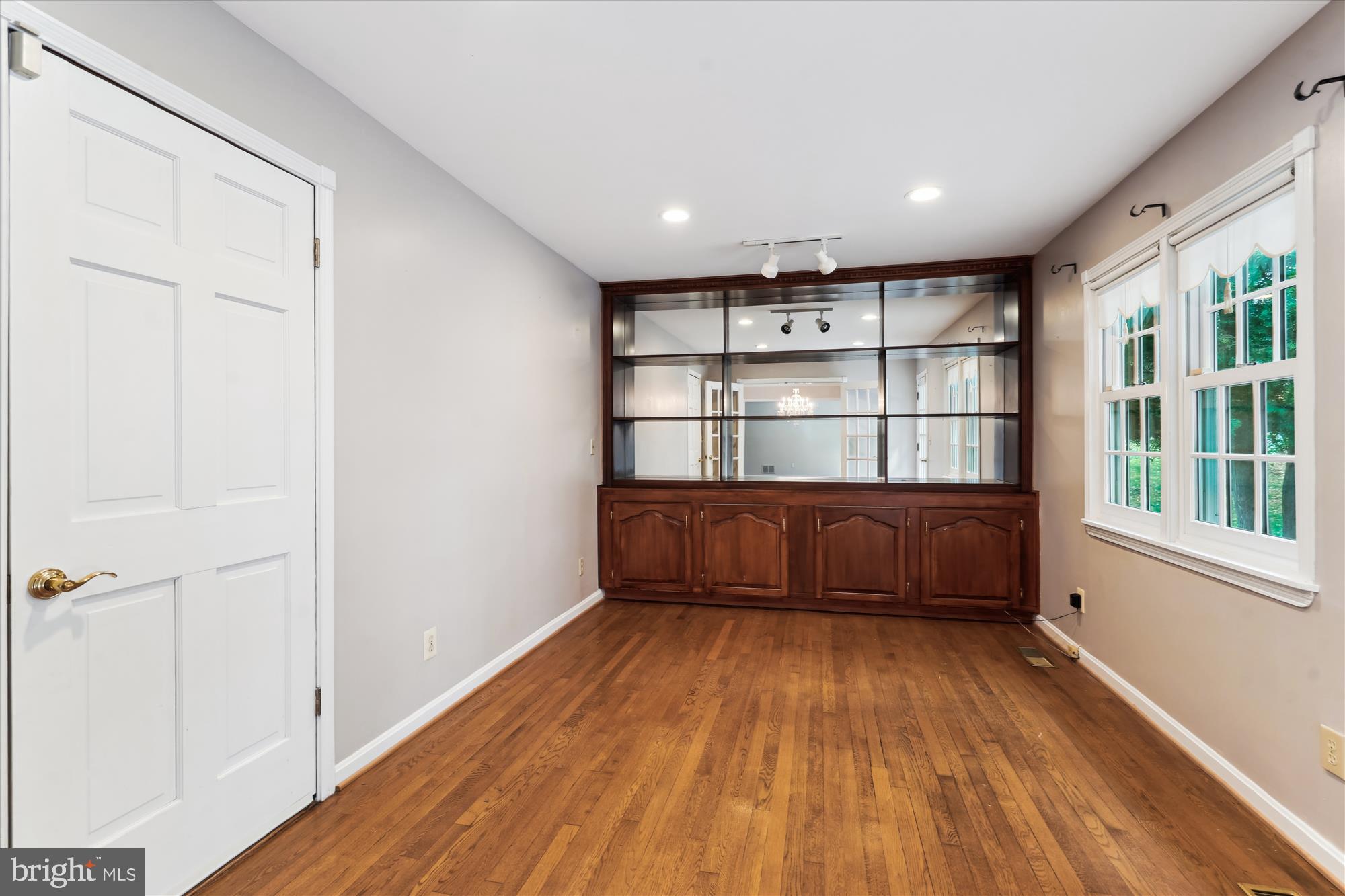 SHOUSE VILLAGE - Residential