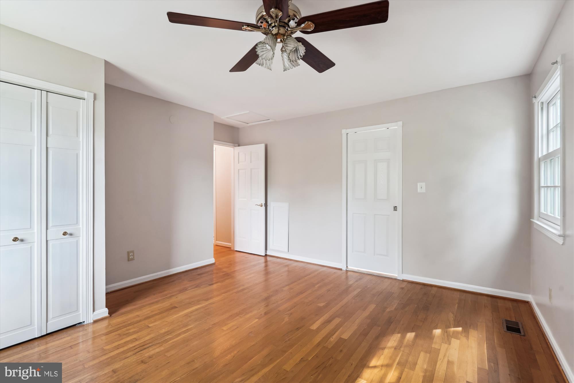 SHOUSE VILLAGE - Residential