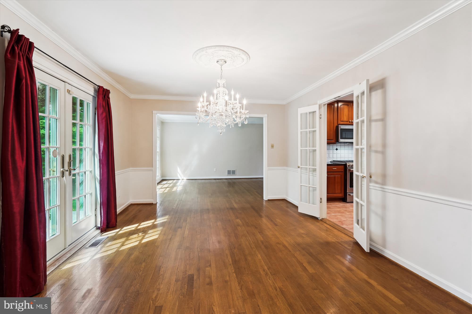 SHOUSE VILLAGE - Residential