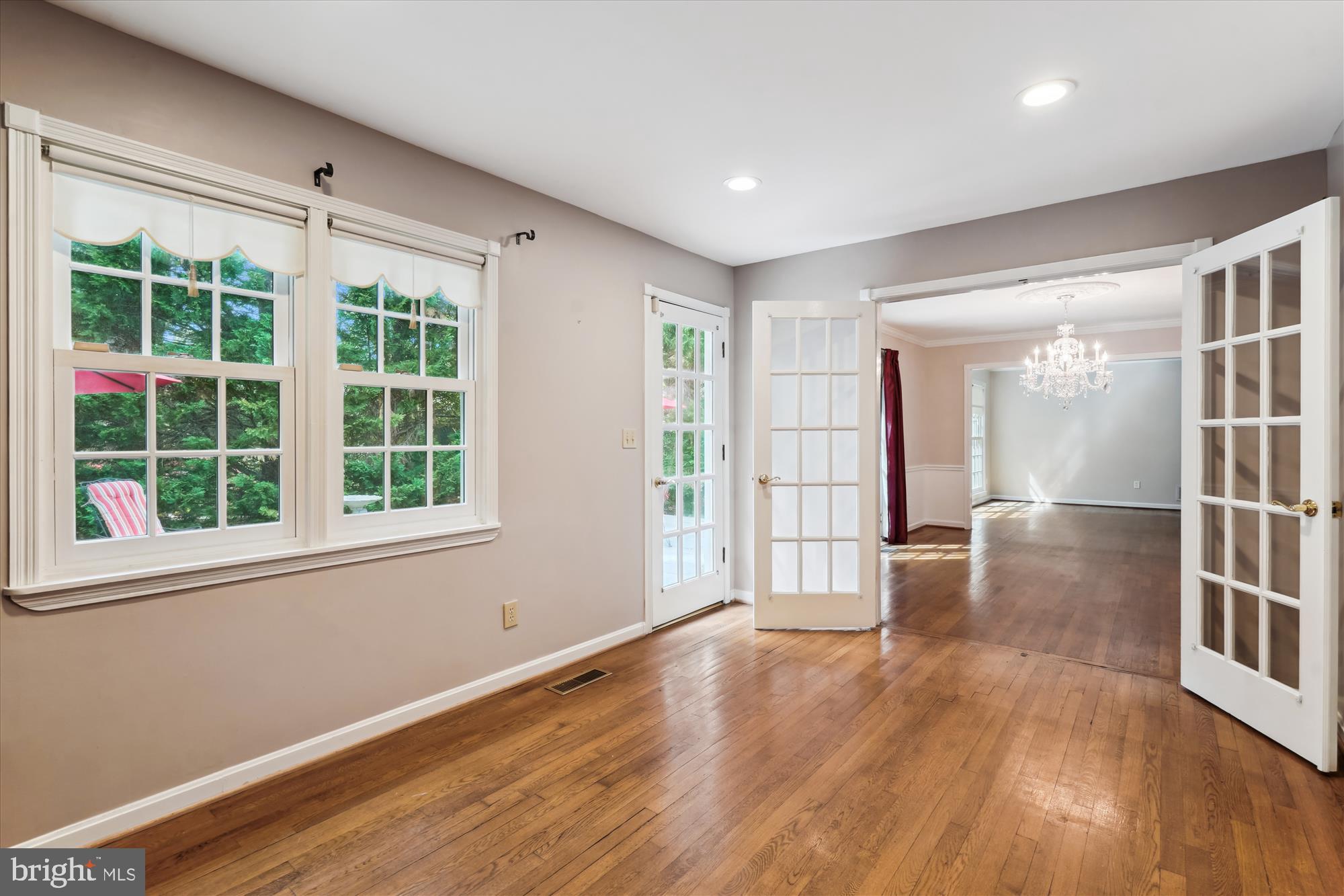 SHOUSE VILLAGE - Residential