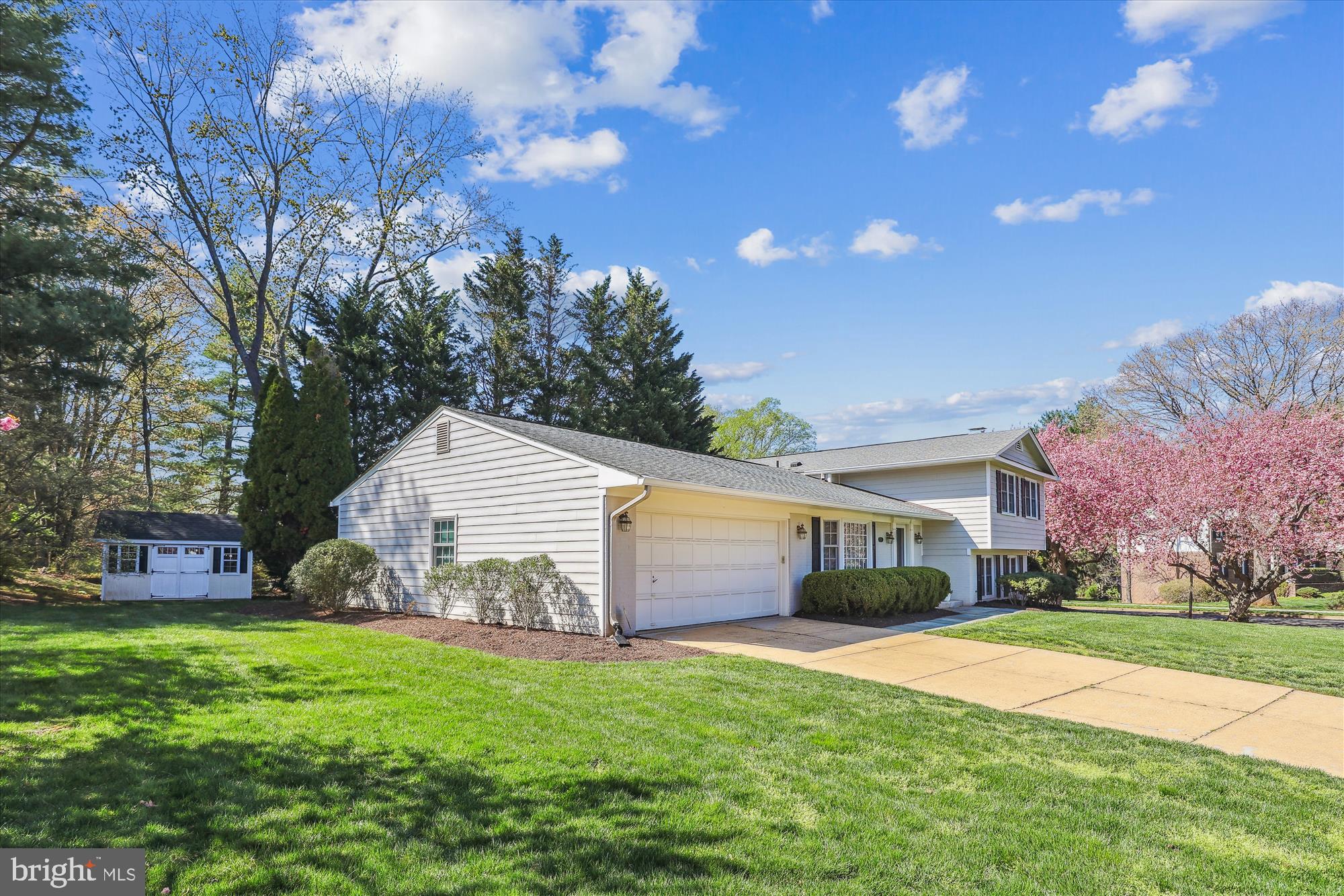 SHOUSE VILLAGE - Residential