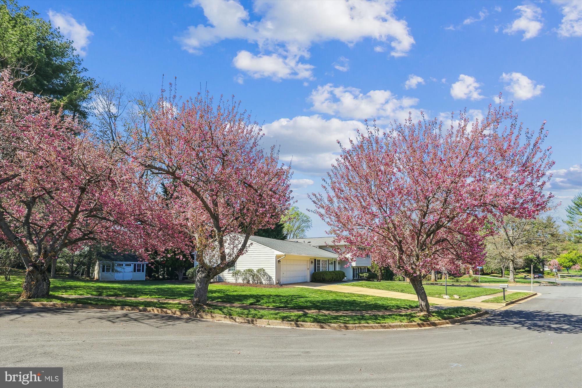 SHOUSE VILLAGE - Residential