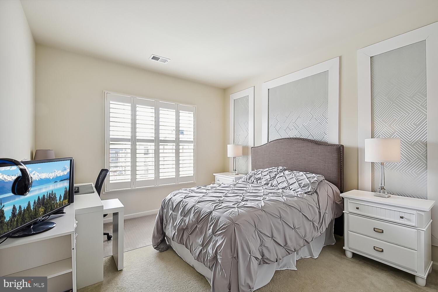 LOUDOUN VALLEY ESTATES - Residential Lease