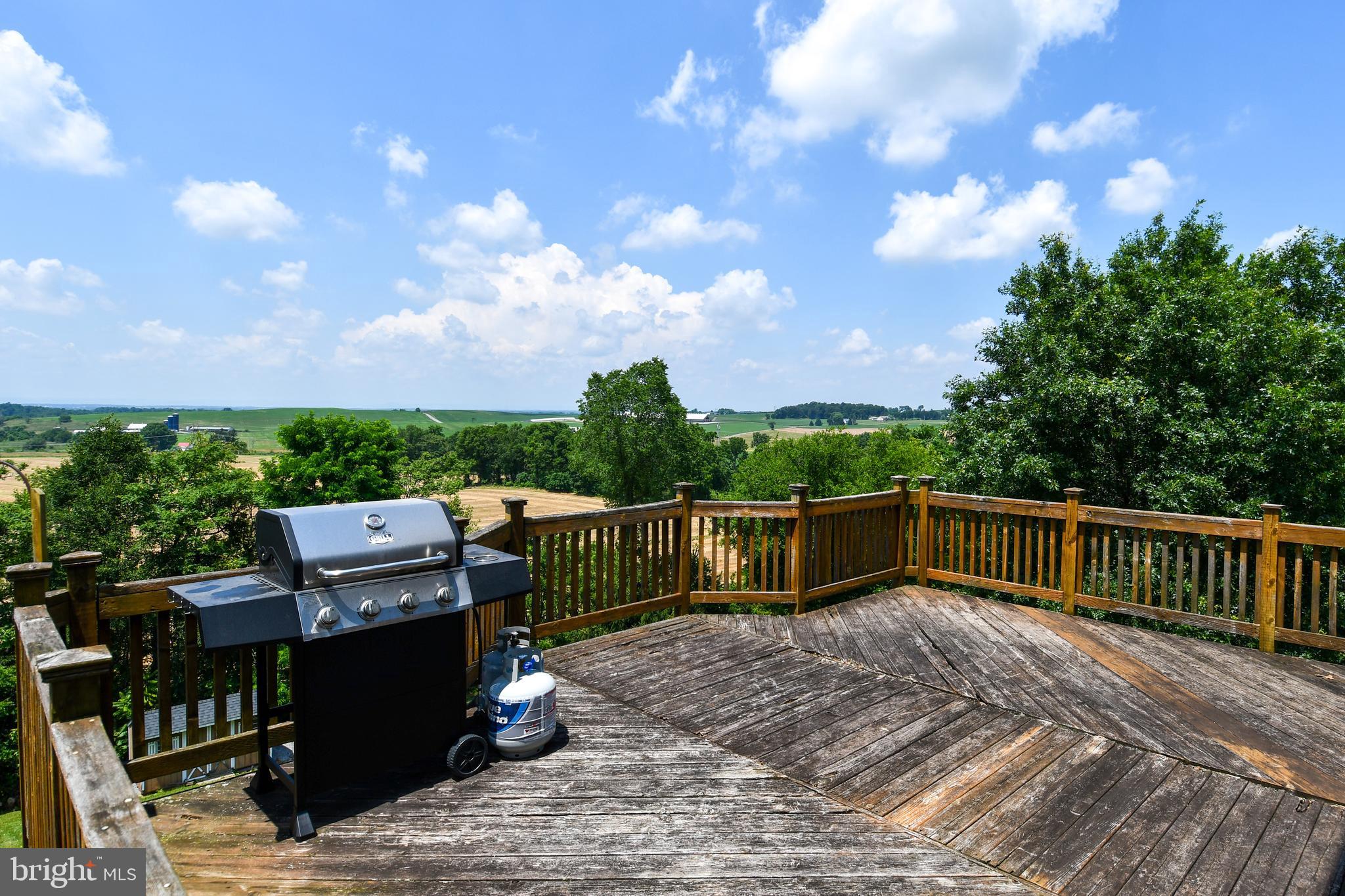 WHISPERING HILLS - Residential