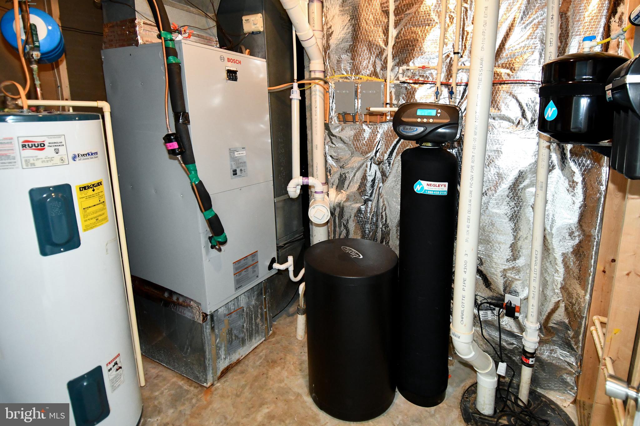 WHISPERING HILLS - Residential